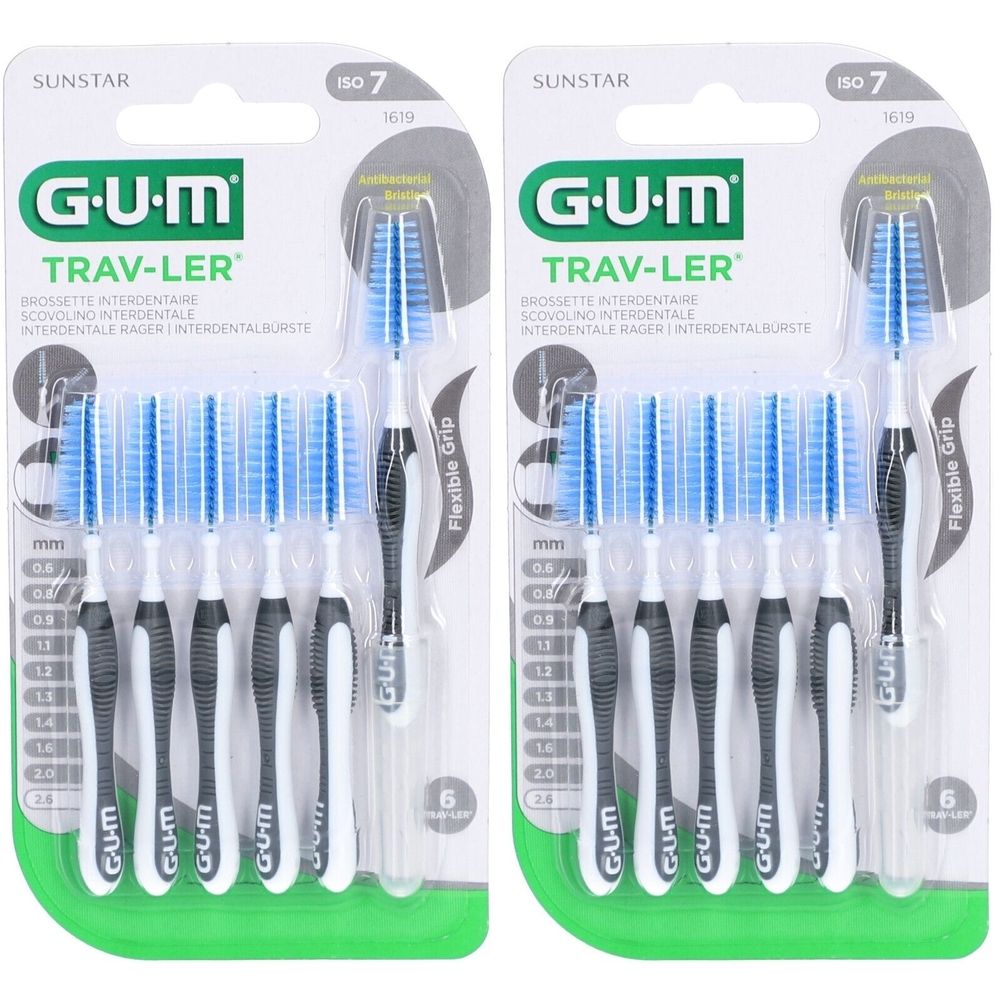 Deux paquets de brosses interdentaires GUM Trav-Ler. Chaque paquet contient six brosses avec des poils bleus et des manches blancs/noirs. ISO 7.