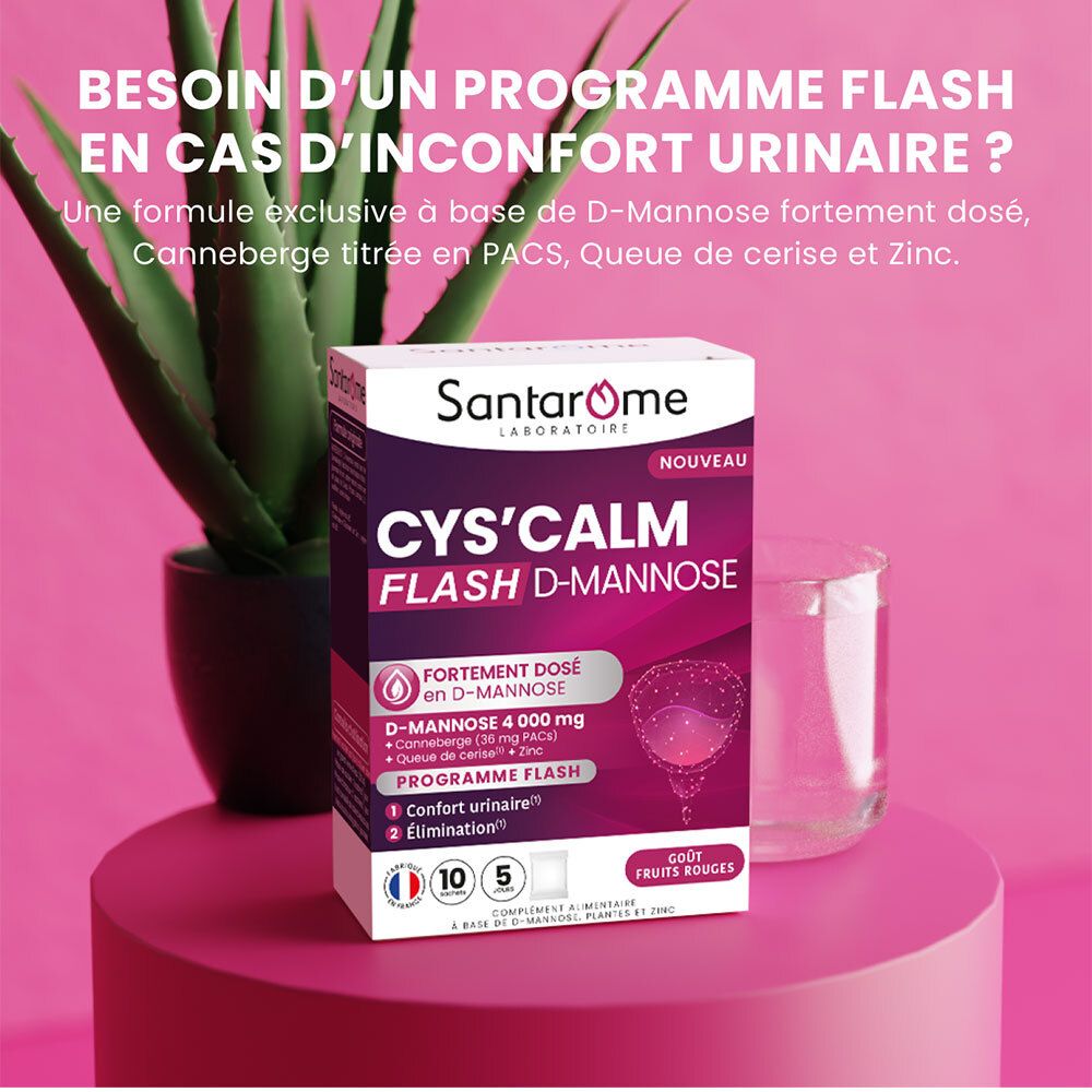 Emballage SANTAROME Cys'Calm sur surface rose. Inscription: Cys'Calm Flash D-Mannose. Contient D-Mannose, Canneberge, Queue de cerise et Zinc. Avec Aloe Vera.