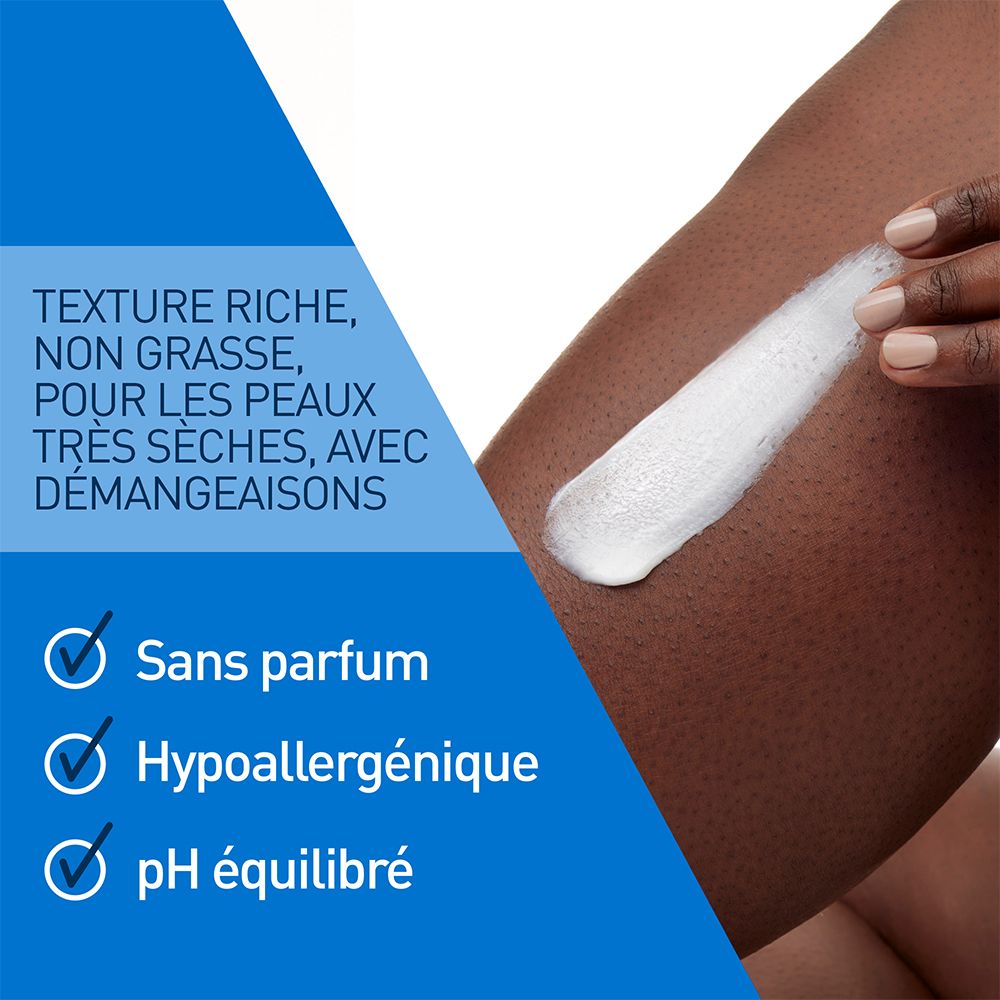 Crème appliquée sur la peau. Texte : Texture riche, non grasse, pour les peaux très sèches, avec démangeaisons.