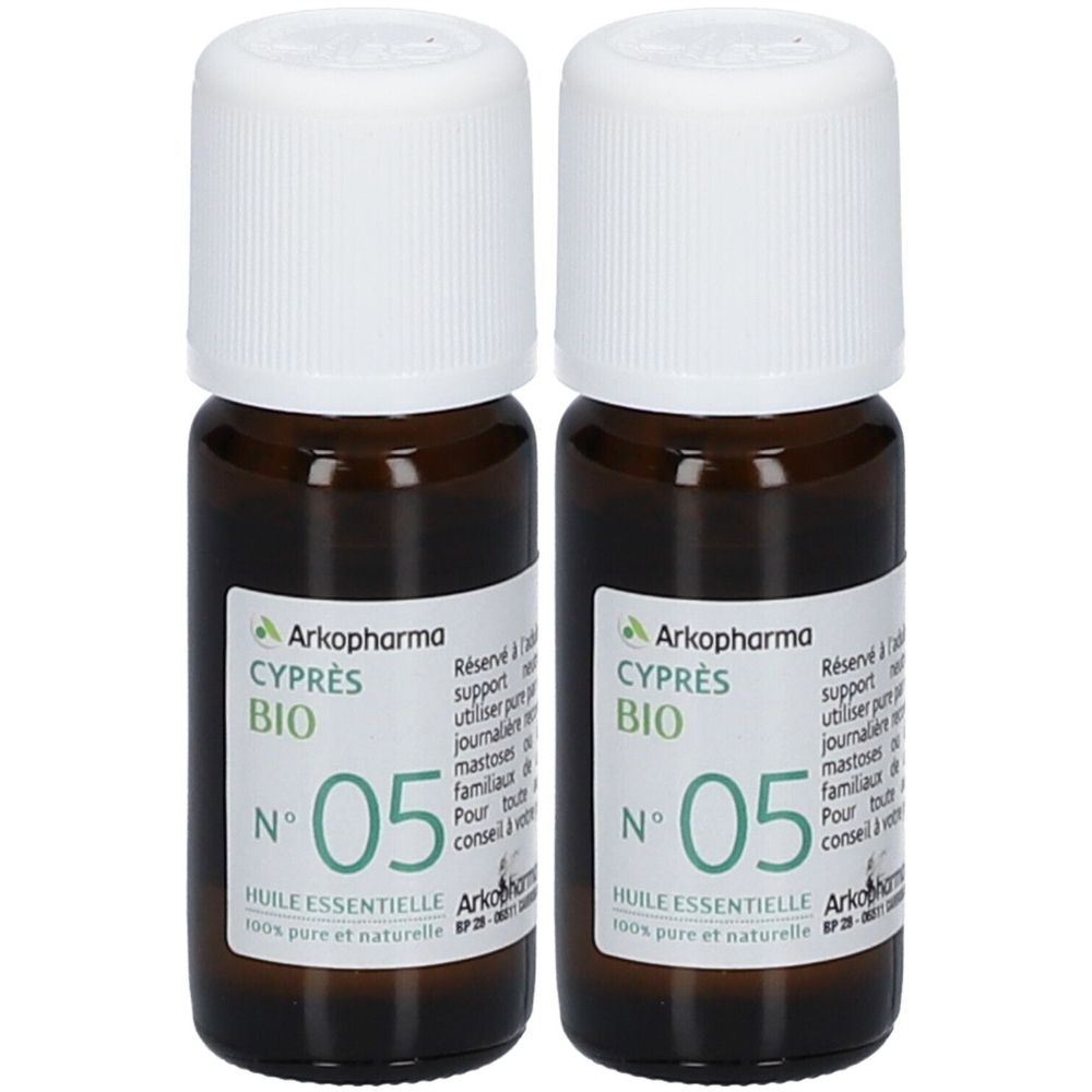 Deux flacons d'huile essentielle Arkopharma Cyprès Bio N°05. Flacons en verre brun avec bouchons blancs et étiquettes.