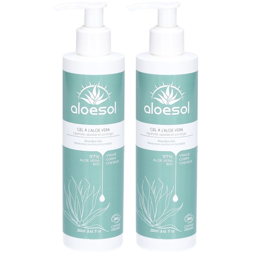 Deux flacons de gel ALOESOL Aloé Vera. Pompes blanches sur flacons cylindriques avec étiquette turquoise. Texte et logo.