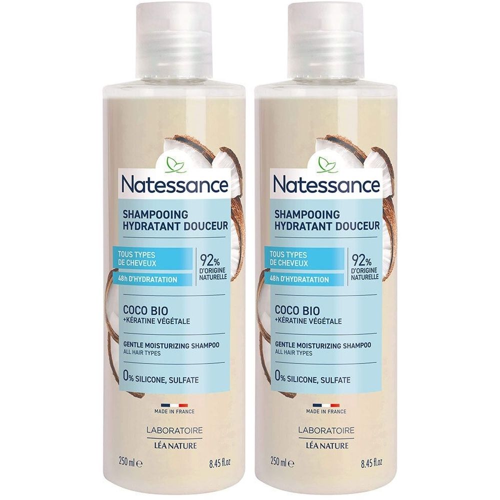 Deux flacons de shampooing. Inscription: Natessance, SHAMPOOING HYDRATANT DOUCEUR, Coco Bio. Contient 92% d'origine naturelle. Pour tous types de cheveux.