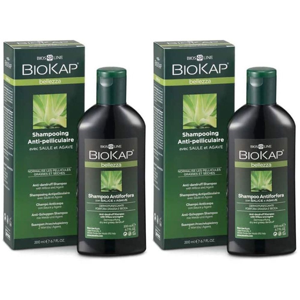 Deux flacons et deux boîtes de shampooing BIOKAP. Flacons noirs avec bouchons verts. Boîtes vertes avec informations produit.