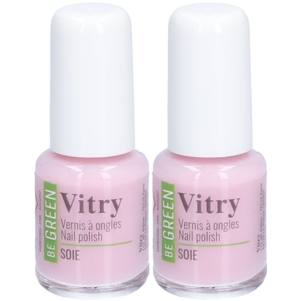 Deux flacons de vernis à ongles roses avec bouchons blancs. Inscription : Vitry, Vernis à ongles, Nail polish, SOIE. Label vert BE GREEN.