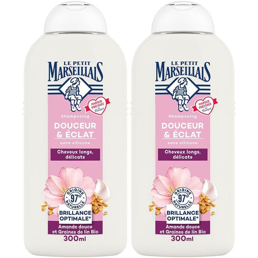Deux bouteilles de Le Petit Marseillais Shampooing Douceur & Éclat Amande Douce et Lin.