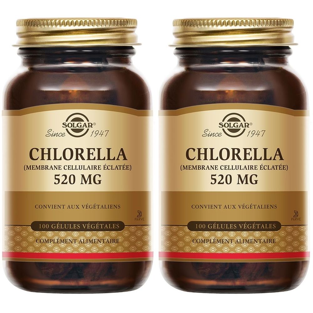 Deux flacons en verre brun avec des couvercles dorés. Les étiquettes indiquent "SOLGAR Chlorella 520 MG".