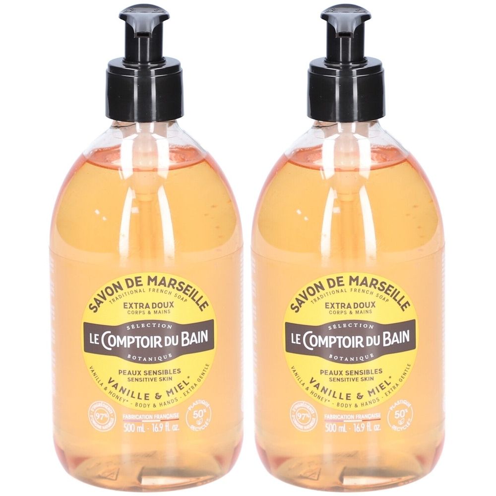 Deux flacons de savon liquide avec pompe noire. Inscription : Savon de Marseille, Le Comptoir du Bain, Vanille & Miel. Pour peaux sensibles.