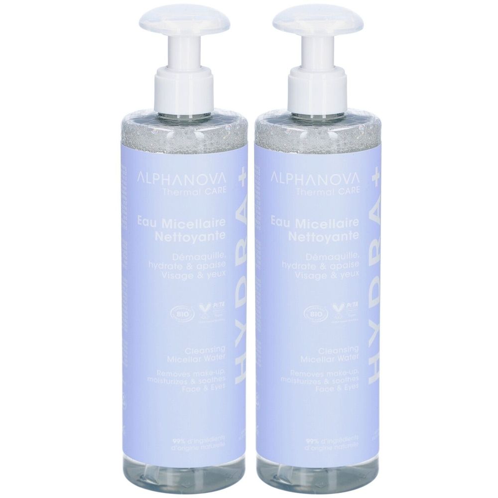 Deux flacons avec pompe blanche et étiquette bleu clair. Inscription : ALPHANOVA, Eau Micellaire Nettoyante.