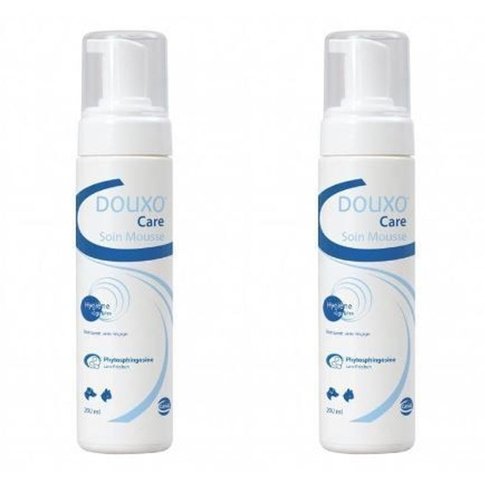 Deux flacons blancs avec pompe. Inscription: DOUXO Care, Soin Mousse. Éléments de design bleus et gris.
