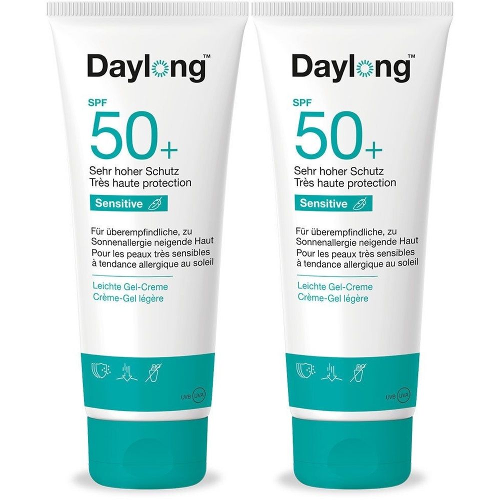 Deux tubes de crème solaire. Blanc avec des accents turquoise. Inscription : Daylong, SPF 50+, Sensitive. Crème-Gel légère.