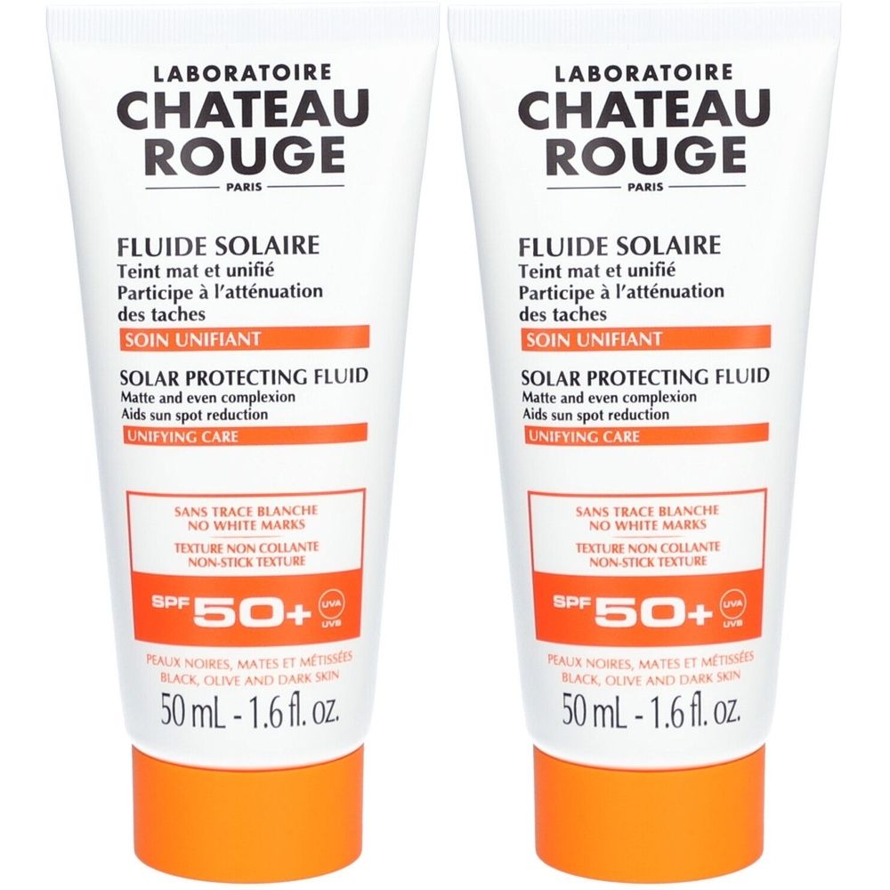 Deux tubes de fluide solaire. Blanc, avec des accents orange. Texte avec SPF 50+ et nom du produit. Pour peaux foncées.