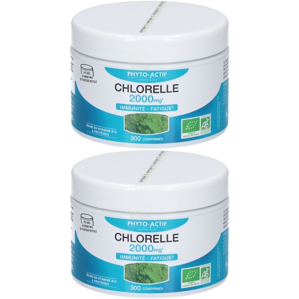 Deux pots blancs avec étiquettes bleues et vertes. Inscription: PHYTO-ACTIF Chlorelle 2000mg, 300 comprimés. Certification bio.