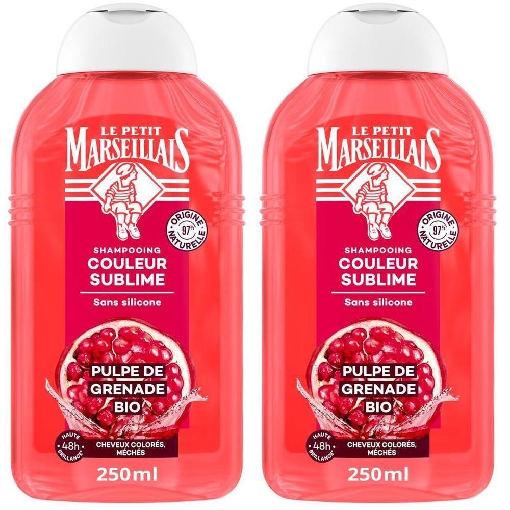 Deux flacons de shampooing rouges, bouchon blanc. Inscription: Le Petit Marseillais, grenade bio. 250ml.