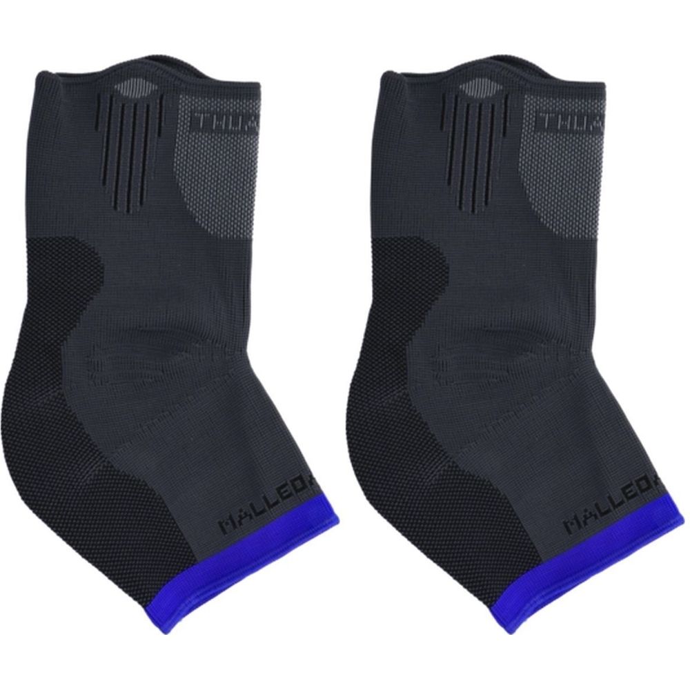 Deux chevillières élastiques grises. Accents bleus sur les bords. Marques THUASNE et MALLEO.