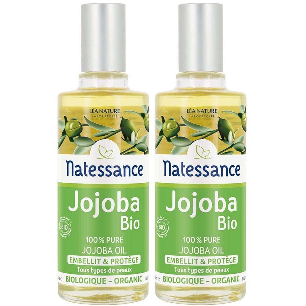 Deux flacons de Natessance Jojoba Bio. Inscription : 100% Pure Jojoba Oil. Certifié biologique. Flacons avec bouchons argentés.