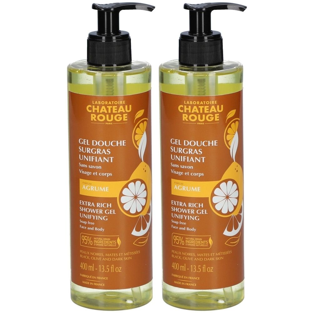 Deux flacons de gel douche avec pompe noire. Inscription: Château Rouge, Gel Douche Surgras Unifiant, Agrume, 400 ml.