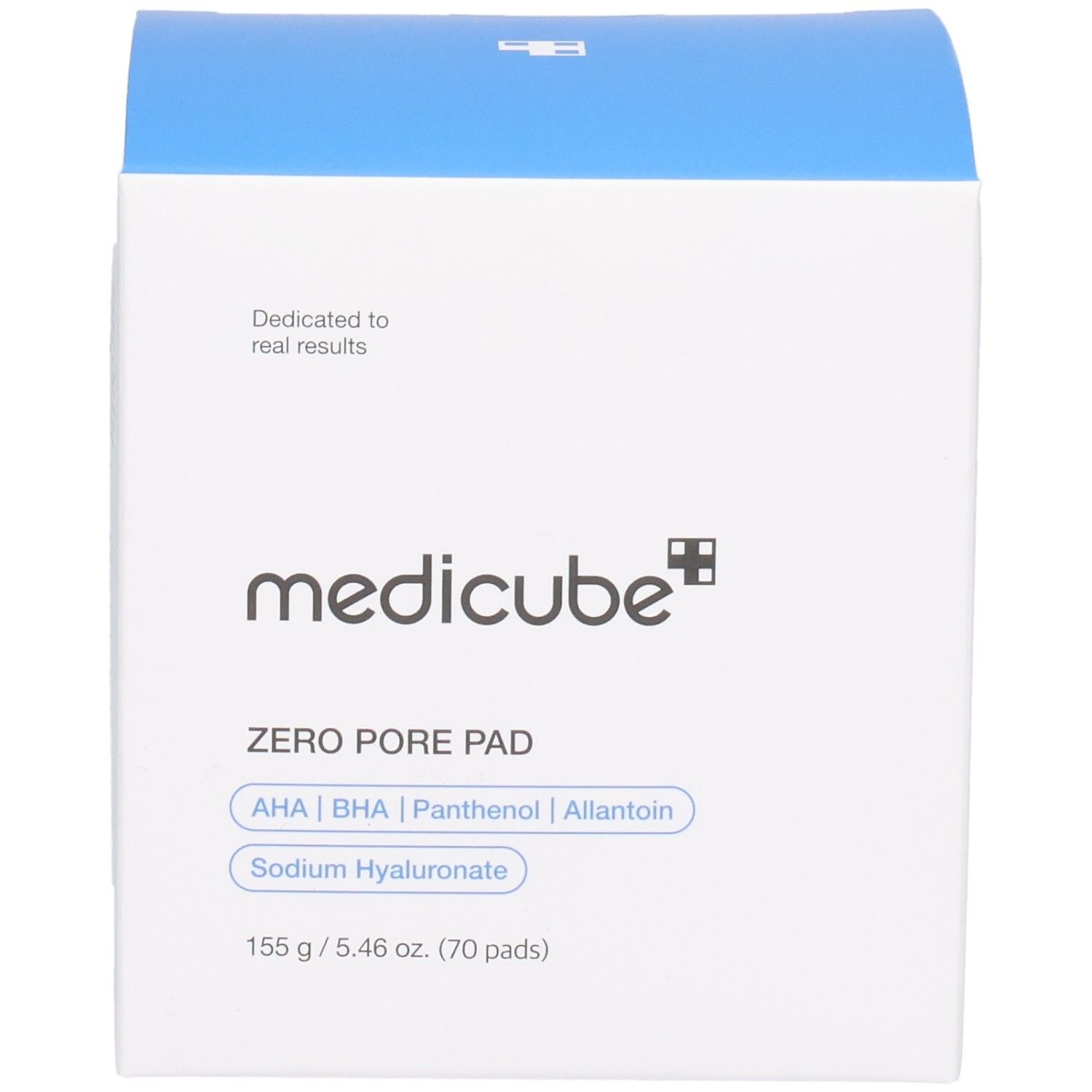 Boîte carrée blanche à couvercle bleu. Inscriptions: medicube, ZERO PORE PAD, ingrédients, 155 g / 5.46 oz. (70 pads).