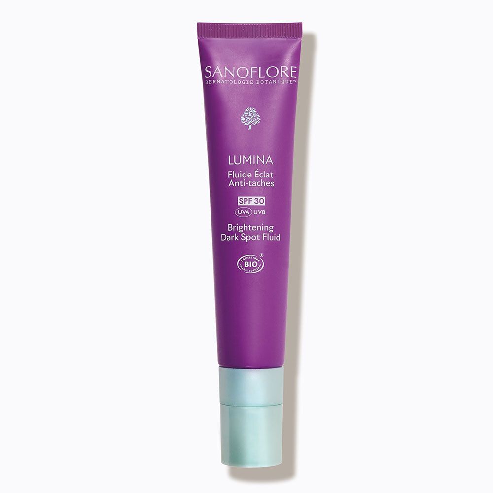 Tube violet avec bouchon blanc. Texte: Lumina, SPF 30, Brightening Dark Spot Fluid. Certification bio.