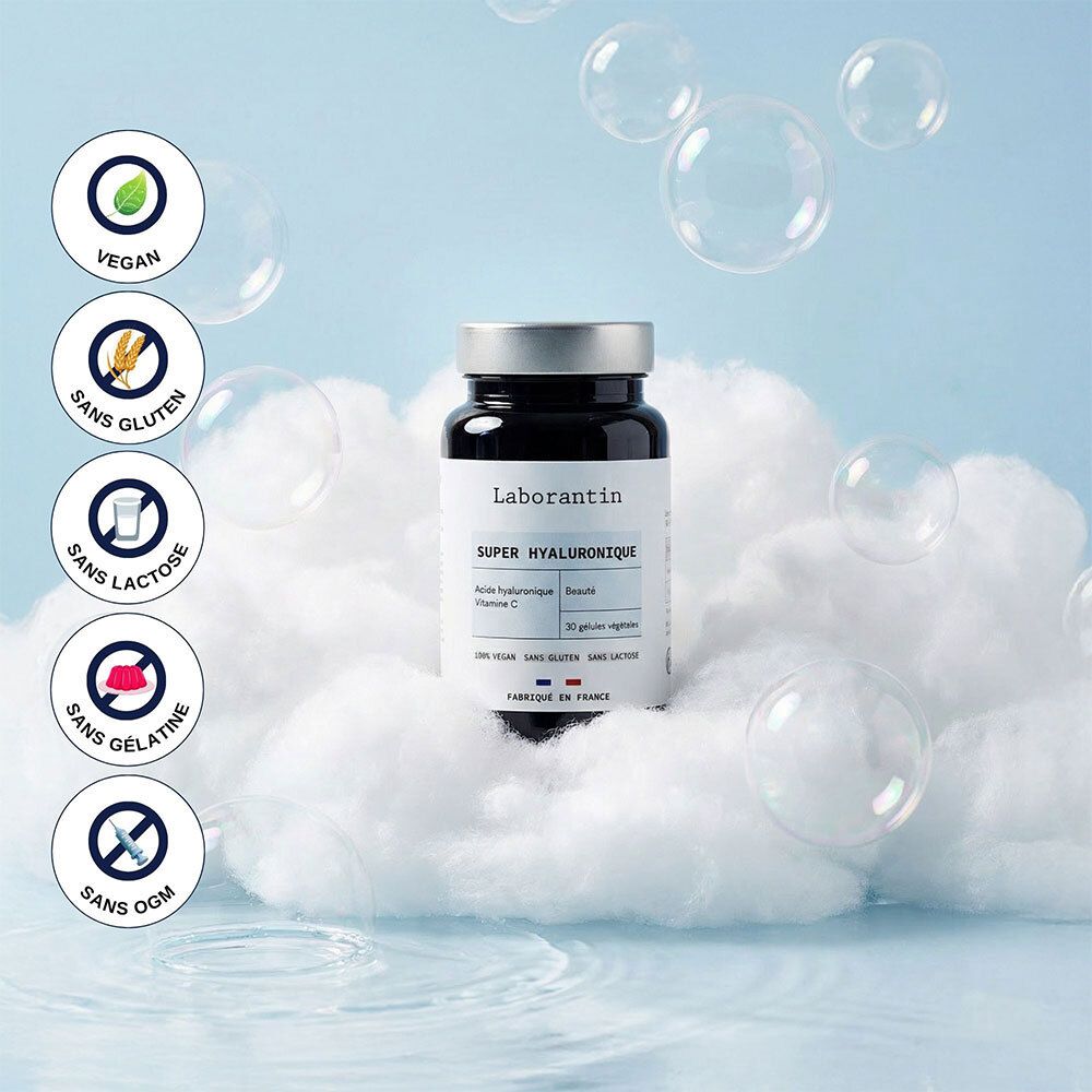 Femme avec flacon. Texte: Un vrai boost d'hydratation, ma peau revit ! Évaluation 5 étoiles.