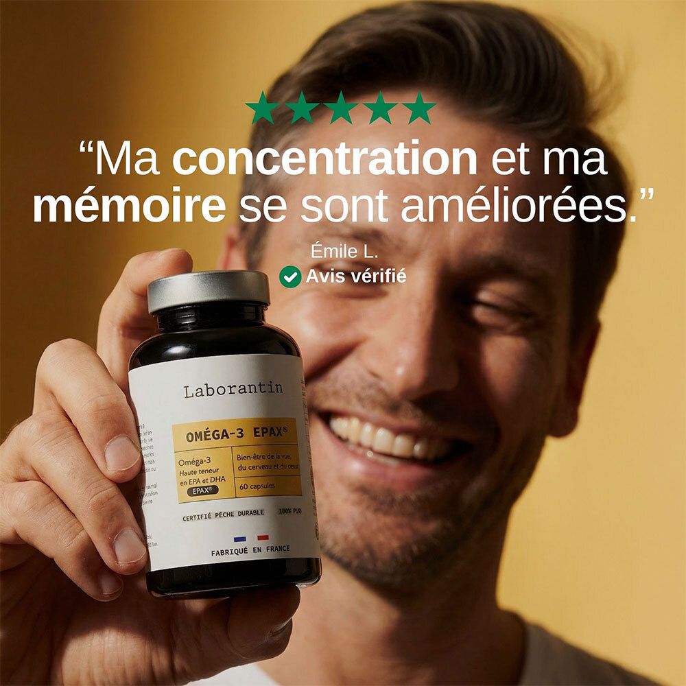 Homme tenant flacon Laborantin Oméga-3 Epax. Citation : Ma concentration et ma mémoire se sont améliorées.