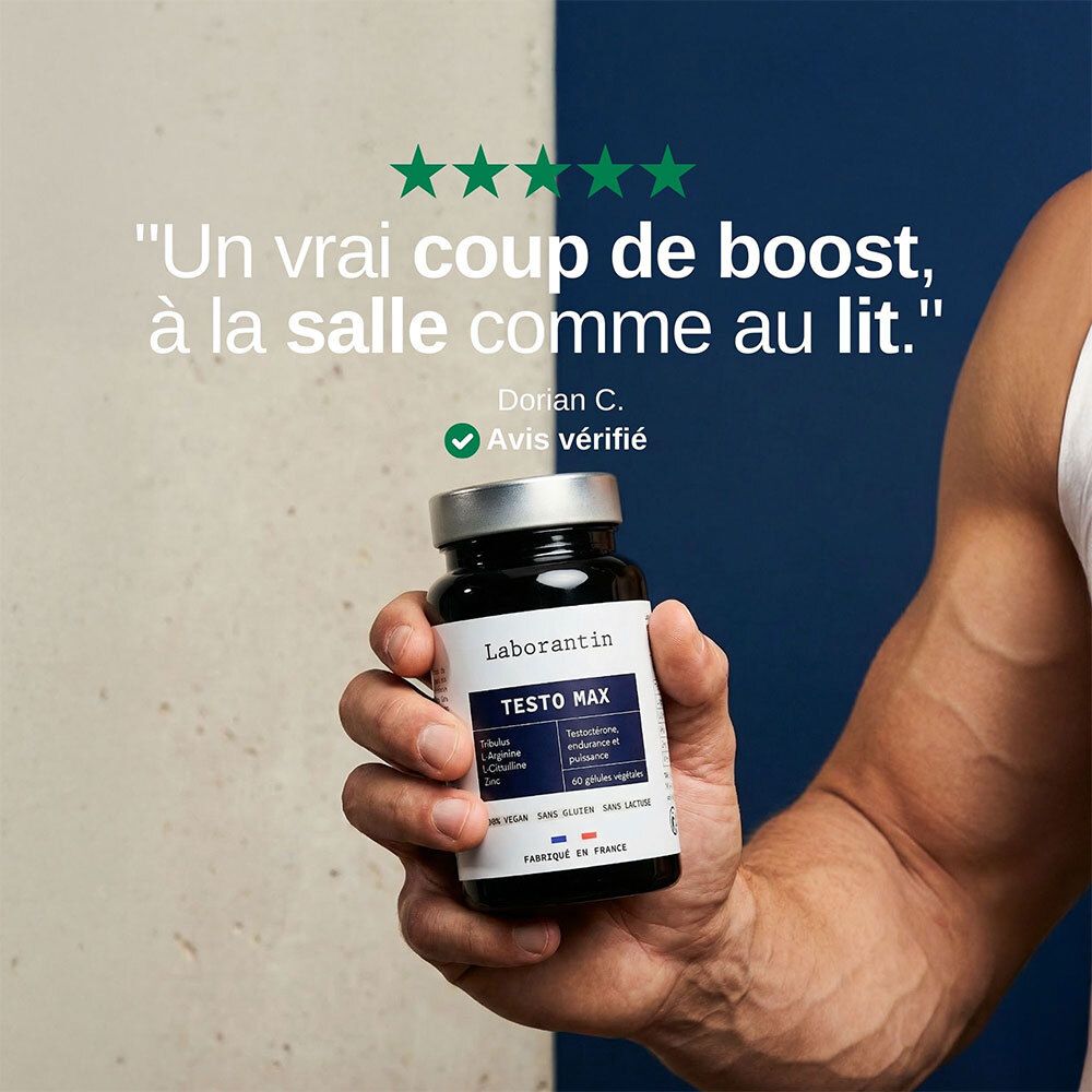Homme tenant un flacon Laborantin Testo Max. Citation : Un vrai coup de boost, à la salle comme au lit.