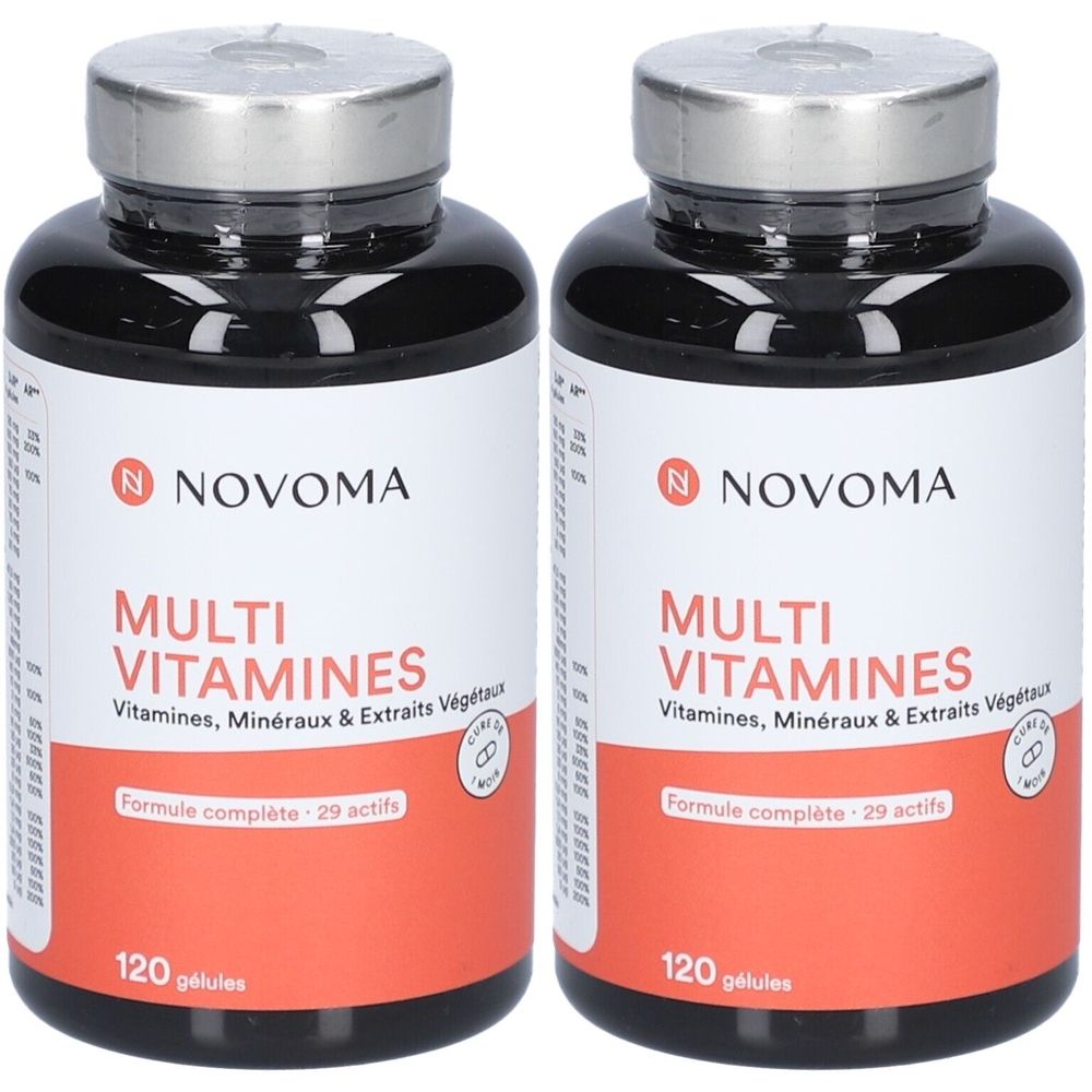 Deux flacons de multivitamines NOVOMA. Flacons noirs avec bouchons argentés et étiquettes blanches avec texte rouge.