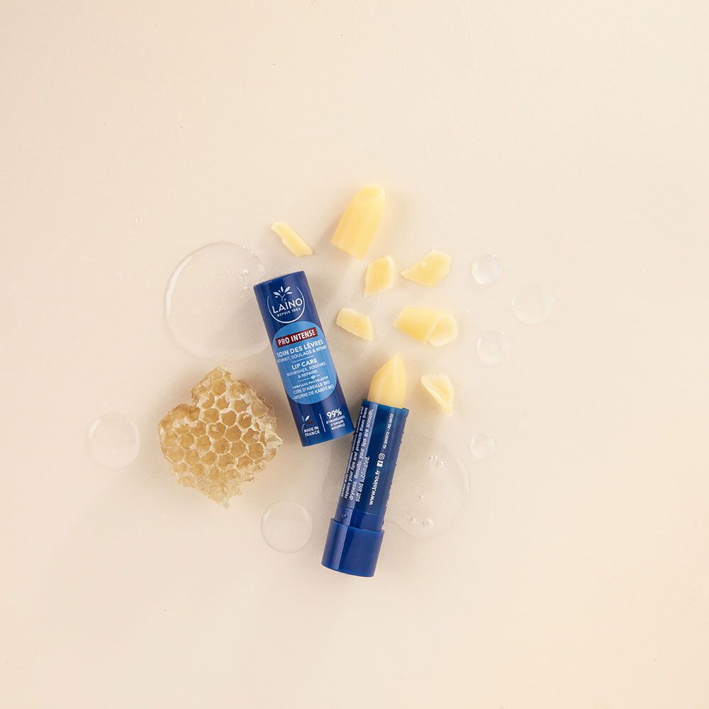 Deux sticks LAINO Soin des Lèvres Pro Intense, nid d'abeille et texture liquide.