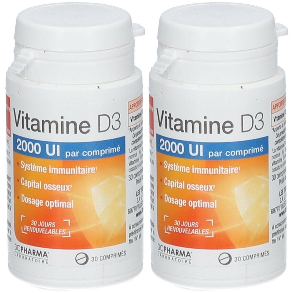 Deux flacons blancs avec étiquettes. Inscription: Vitamine D3, 2000 UI par comprimé. 30 comprimés. Marque: 3C Pharma.