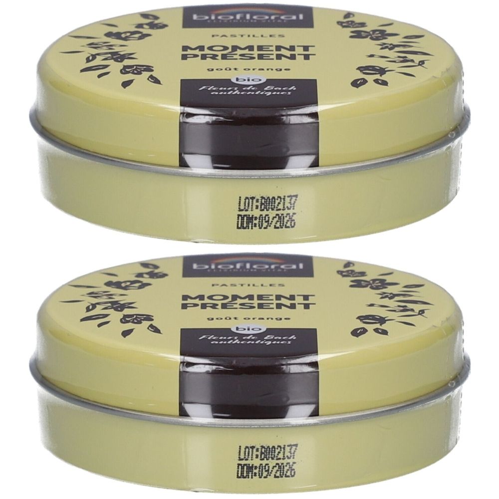 Deux boîtes rondes en métal jaune. Inscription : biofloral, MOMENT PRESENT, goût orange, Fleurs de Bach authentiques. Sur chaque boîte : LOT:B002137, DOM:09/2026.