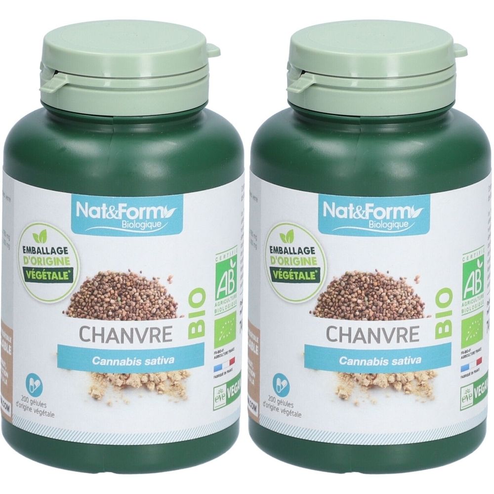 Deux flacons verts avec étiquettes blanches. Inscription Chanvre, Cannabis sativa. Logos bio et Nat&Form.