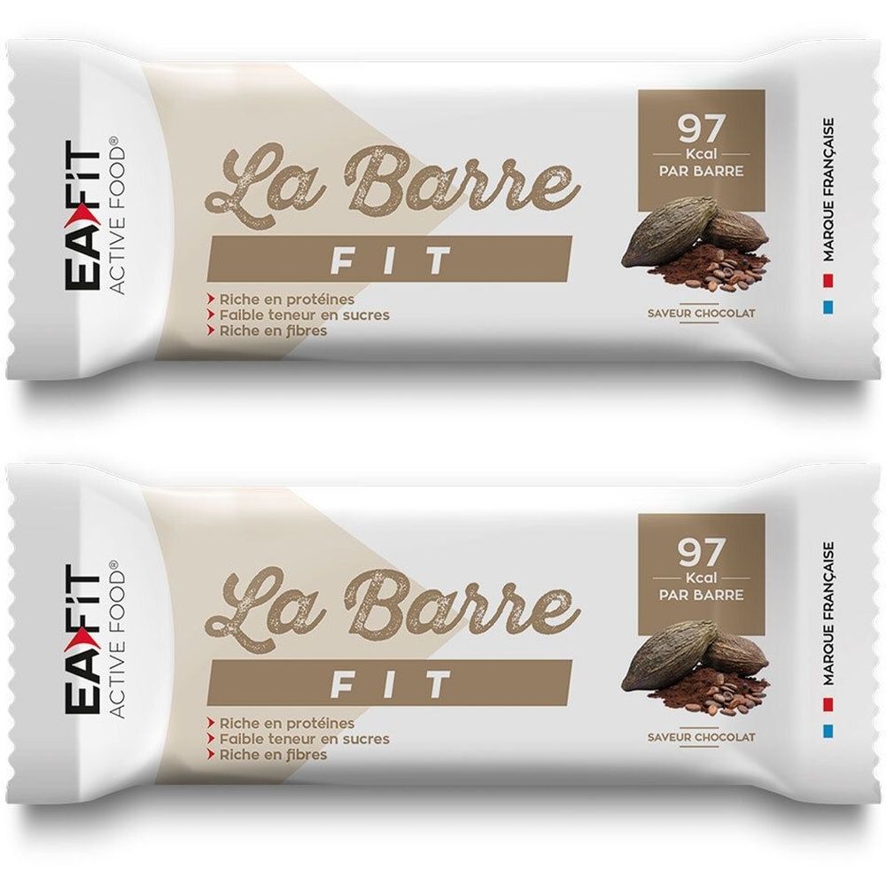 Deux barres emballées. Inscription: La Barre Fit. Contient 97 Kcal par barre. Saveur chocolat. Marque: EA FIT. Marque Française.