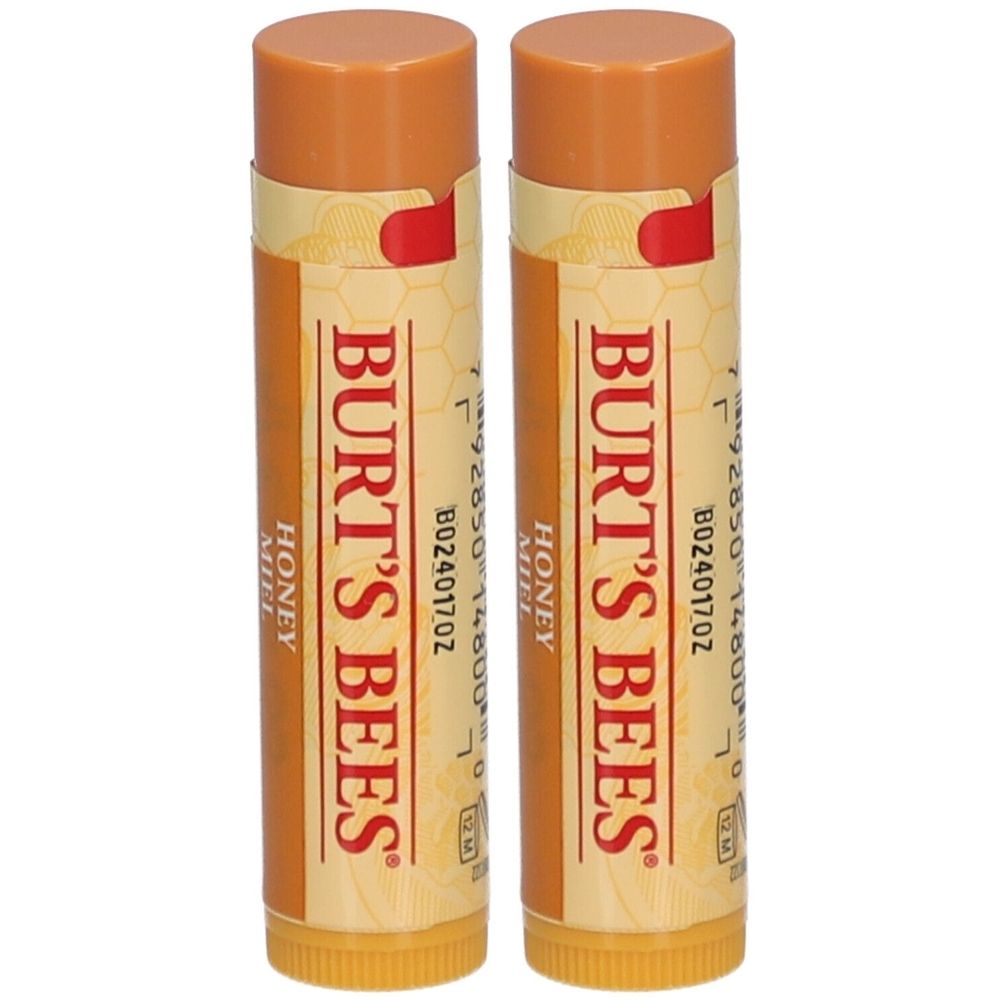 Deux sticks de baume à lèvres. Inscription BURT'S BEES, HONEY. Emballage jaune-brun avec un accent rouge. Couvercles couleur miel.
