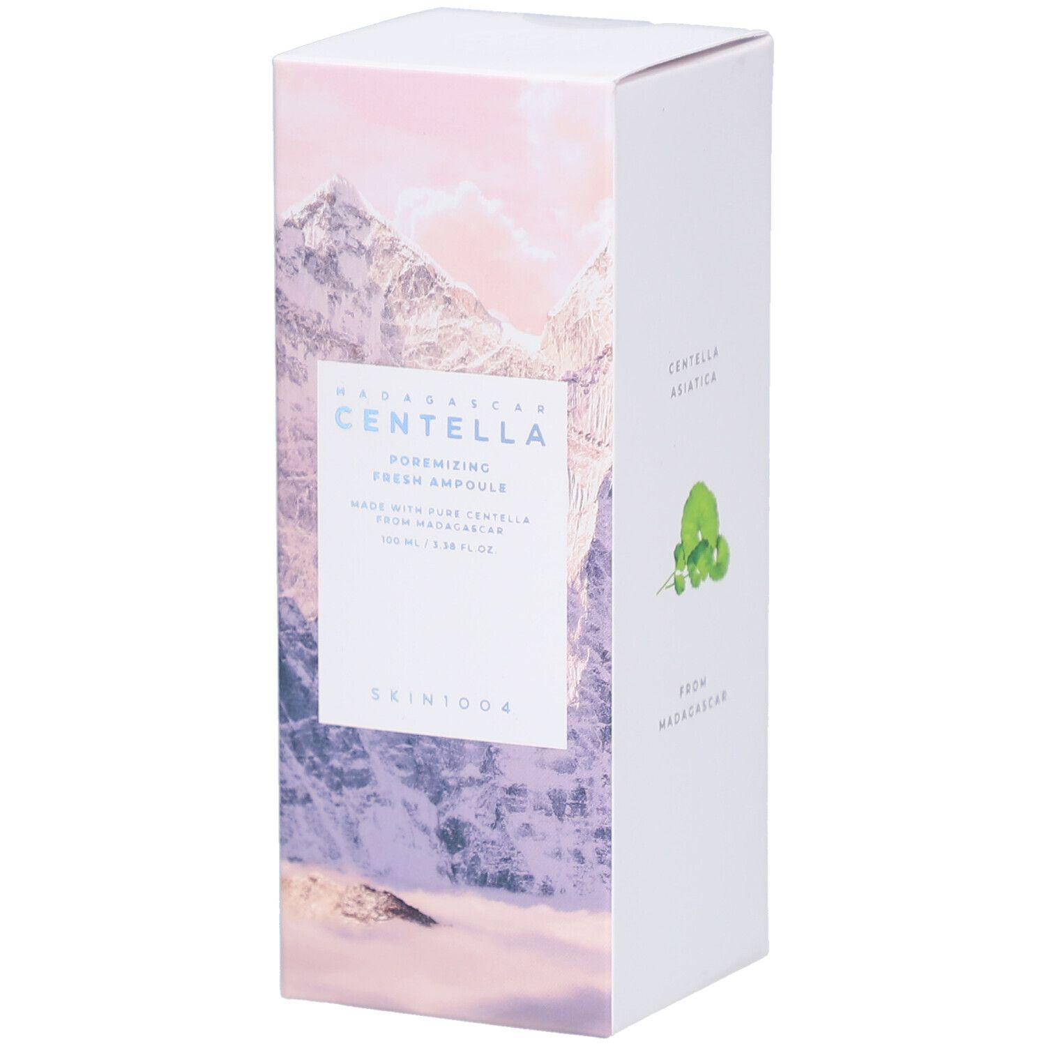 Boîte avec informations produit et paysage montagneux. Texte: Centella, Poremizing Fresh Ampoule, SKIN1004.