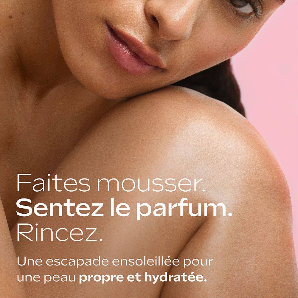 Gros plan d'une personne. Texte: Faites mousser. Sentez le parfum. Rincez. Une escapade ensoleillée pour une peau propre et hydratée.