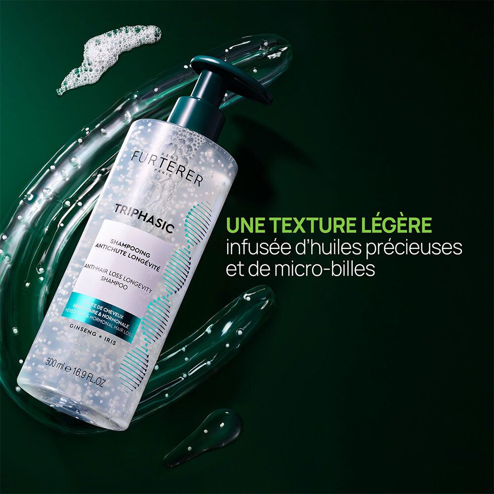Flacon de shampooing avec éléments verts. Texte : « Une texture légère infusée d'huiles précieuses et de micro-billes ».