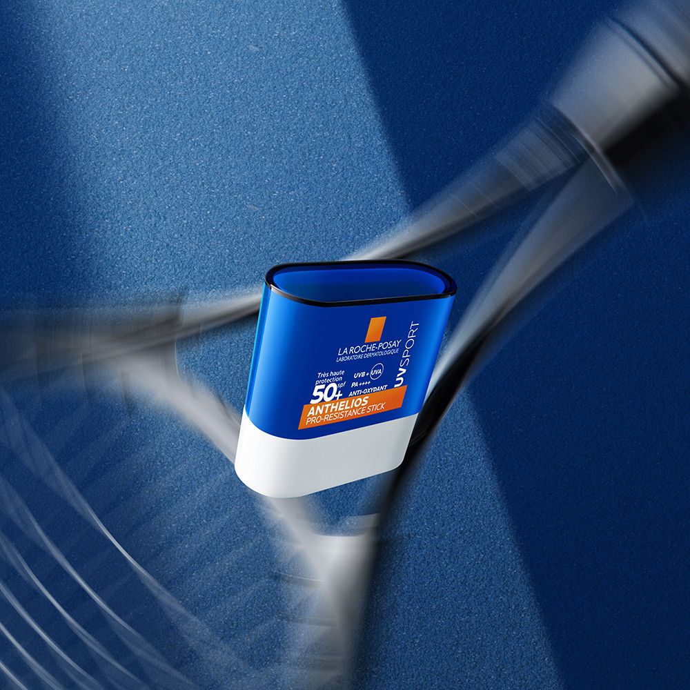 Stick bleu et blanc. Inscription orange: Anthelios, SPF 50+, UV Sport. Marque La Roche-Posay.