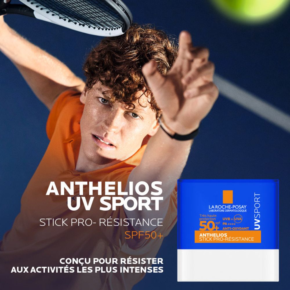 Stick bleu et blanc. Inscription orange: Anthelios, SPF 50+, UV Sport. Marque La Roche-Posay. Personne.