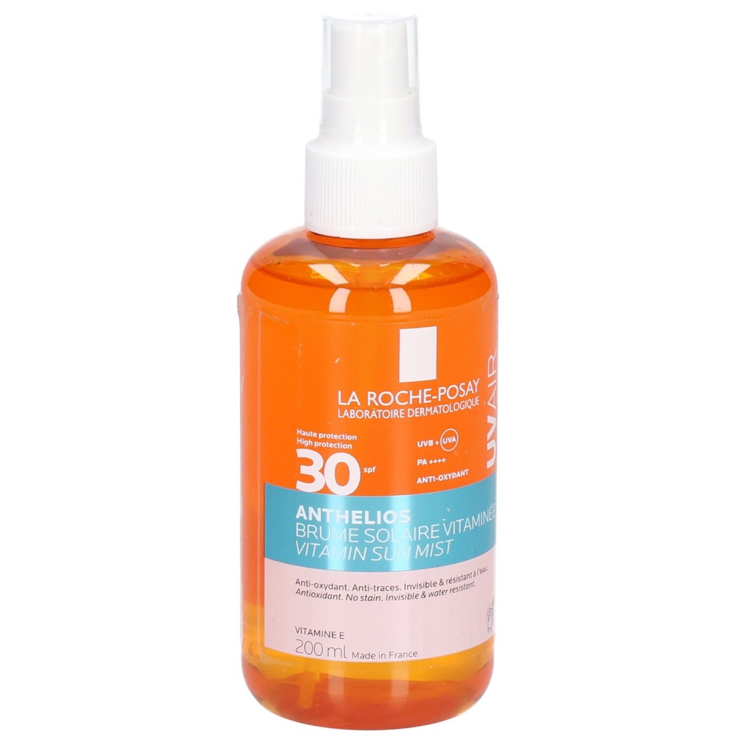 Flacon spray orange avec tête blanche. Inscription: ANTHELIOS UVAIR BRUME SOLAIRE VITAMINÉE SPF30. Marque: LA ROCHE-POSAY.