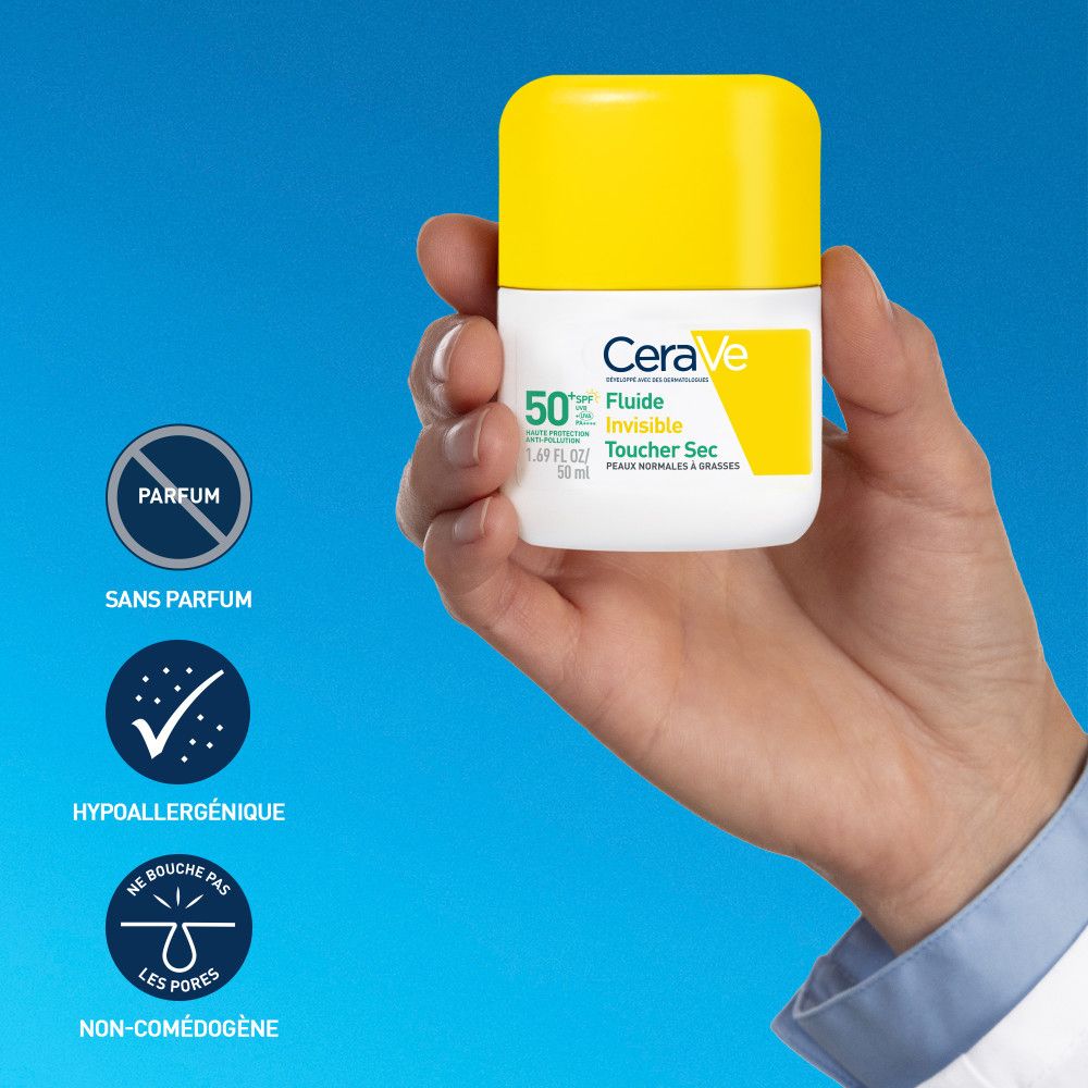 Main tenant un flacon. Inscription CeraVe, SPF 50+. Texte: sans parfum, hypoallergénique, non comédogène.