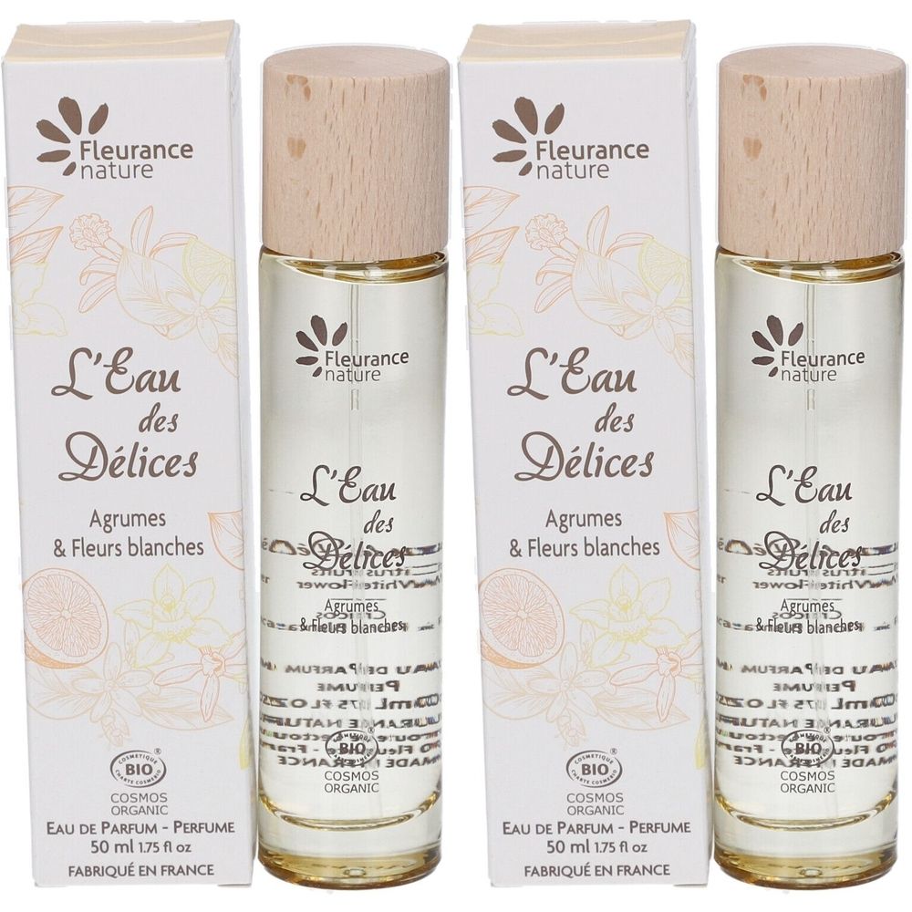 Trois flacons avec bouchons en bois et emballages en carton. Inscription : L'Eau des Délices, Agrumes & Fleurs blanches. Certification bio.