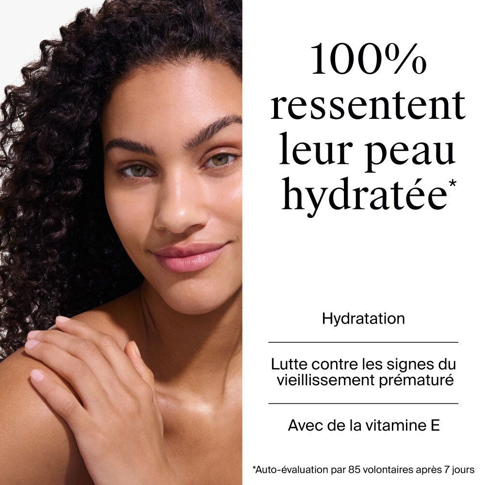 Femme avec peau hydratée. Texte: 100% ressentent leur peau hydratée.