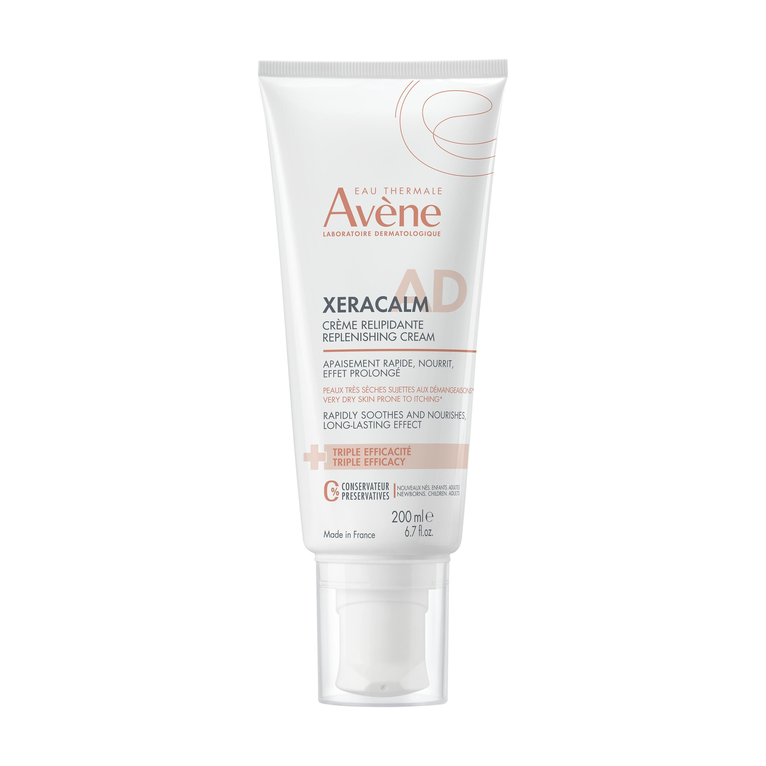 Tube blanc avec impression. Marque Avene, XERACALM AD. Crème relipidante. 200 ml. Avec pompe doseuse.