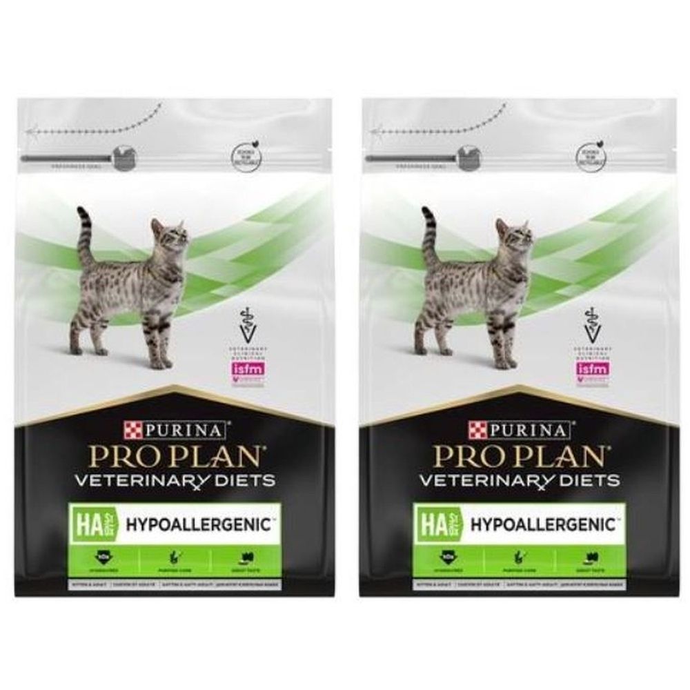 Deux paquets de nourriture pour animaux. Inscription : PURINA PRO PLAN VETERINARY DIETS HA HYPOALLERGENIC. Un chat est représenté.