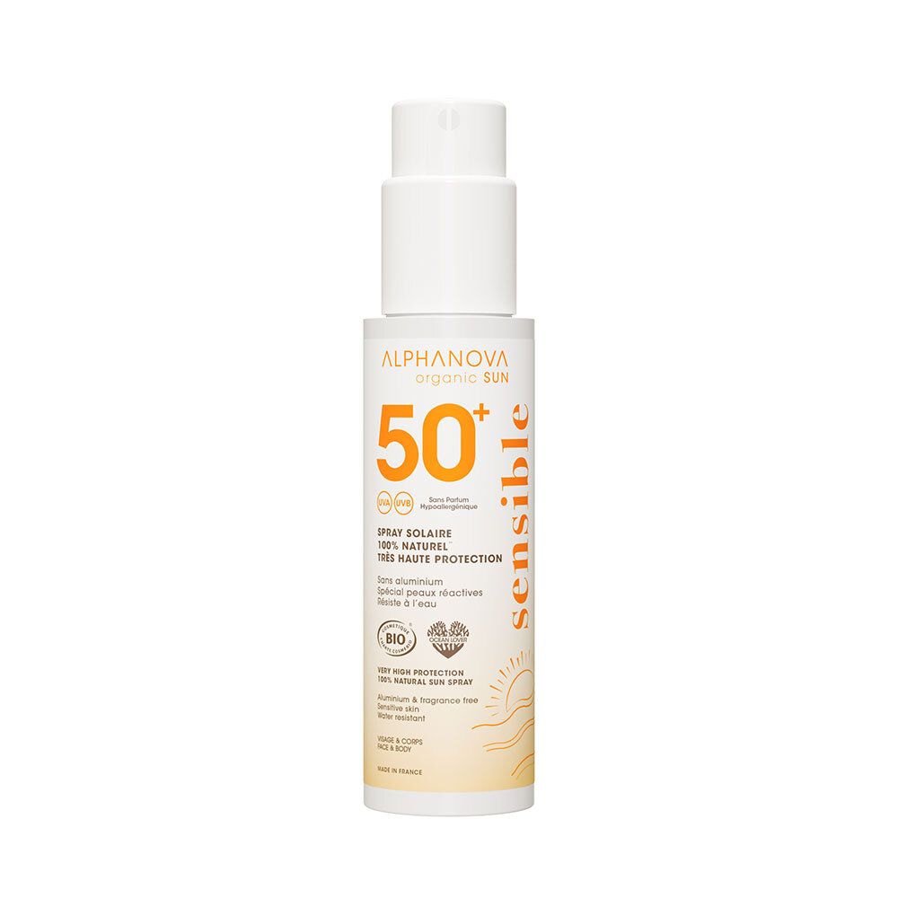 Flacon spray blanc avec étiquette orange. Texte: ALPHANOVA organic SUN, 50+, Spray solaire, 100% naturel, très haute protection.