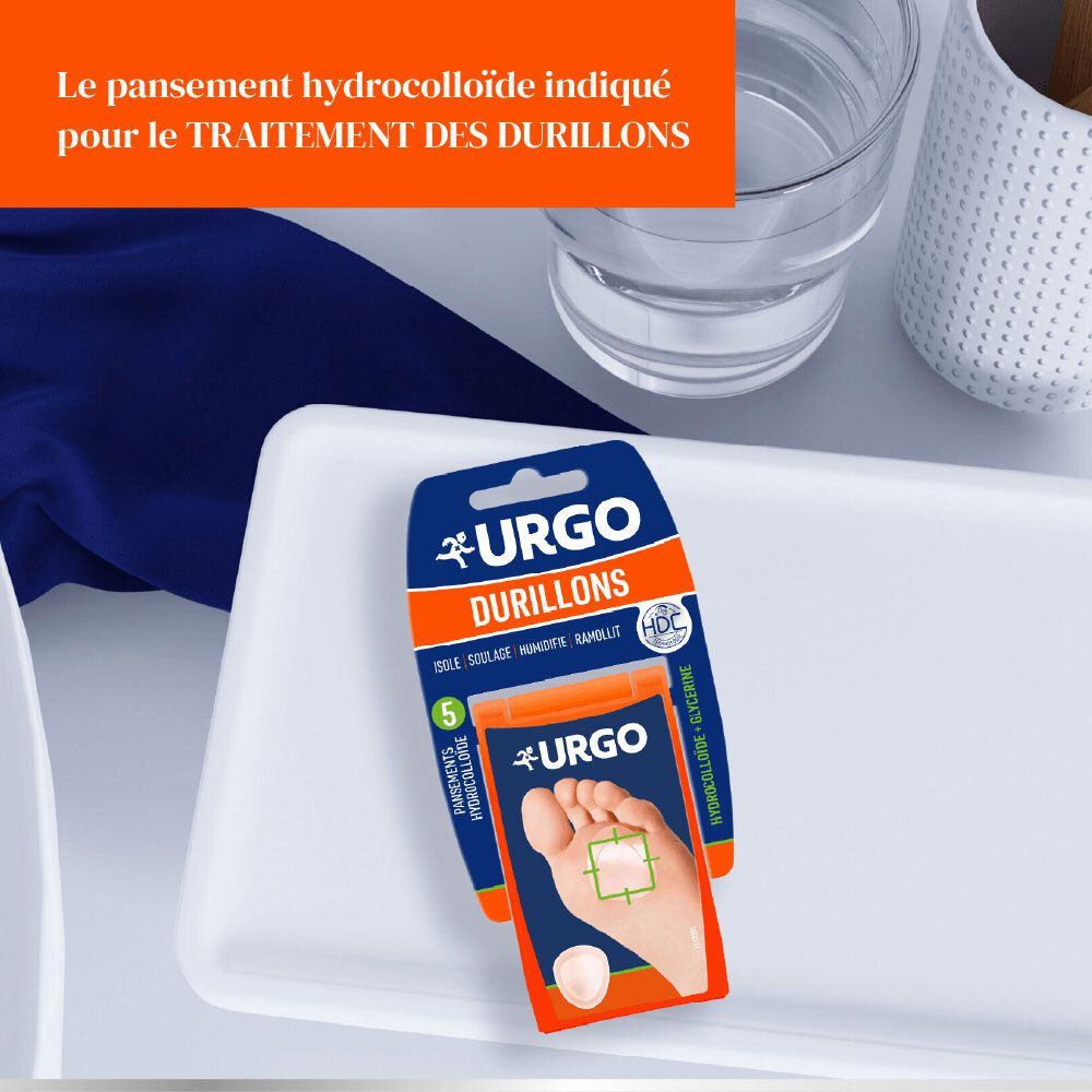 URGO Durillons, boîte de 5 pansements hydrocolloïdes, posée dans une salle de bain.