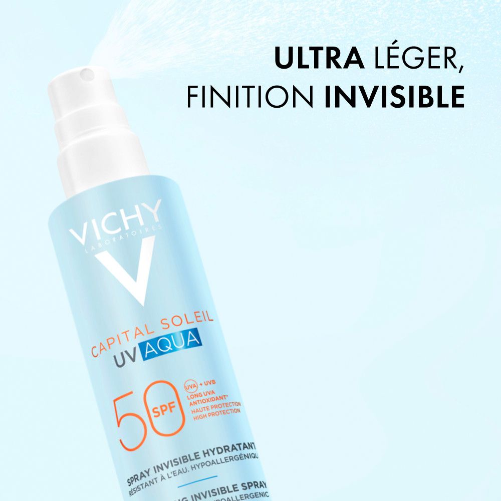 Flacon bleu clair avec vaporisateur. Inscription: Vichy, Capital Soleil, UV Aqua, SPF 50. Texte: ULTRA LÉGER, FINITION INVISIBLE.
