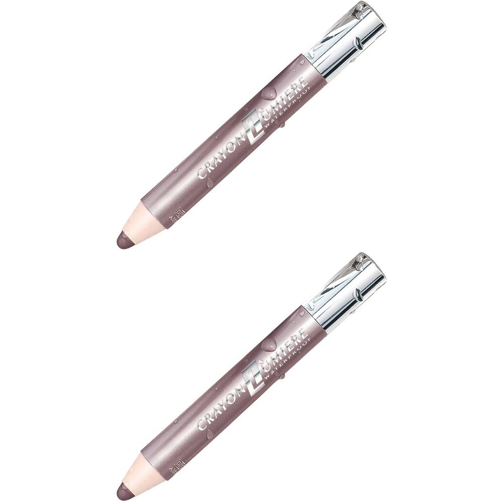 Deux crayons. Corps gris, capuchon argenté. Inscription: Crayon Lumière Waterproof. Pointe: Beige Cendré.