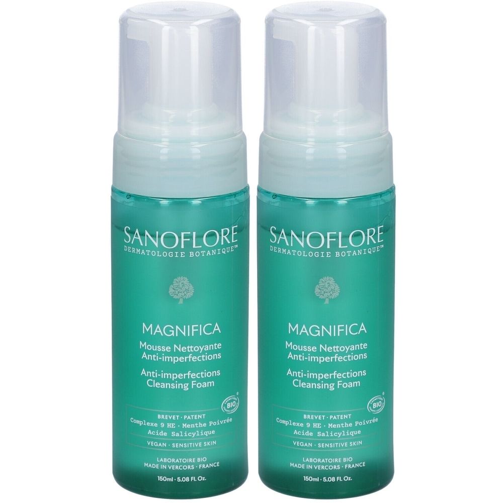 Deux flacons de SANOFLORE Magnifica Mousse Nettoyante Anti-imperfections. Flacons turquoise avec bouchon blanc. Texte: Magnifica, Anti-imperfections Cleansing Foam.