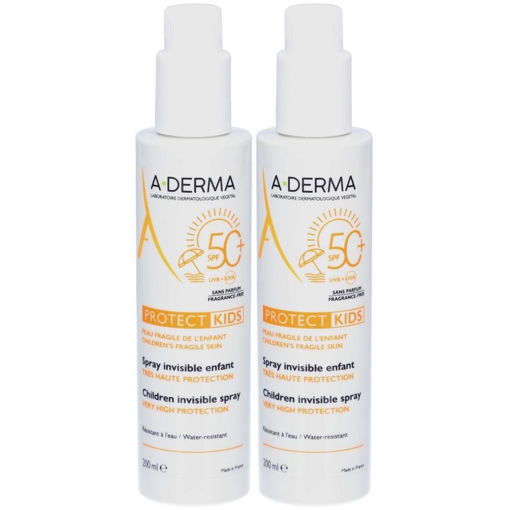 Deux flacons spray blancs avec des détails orange et jaune. Inscription : A DERMA, Protect Kids, SPF 50+.
