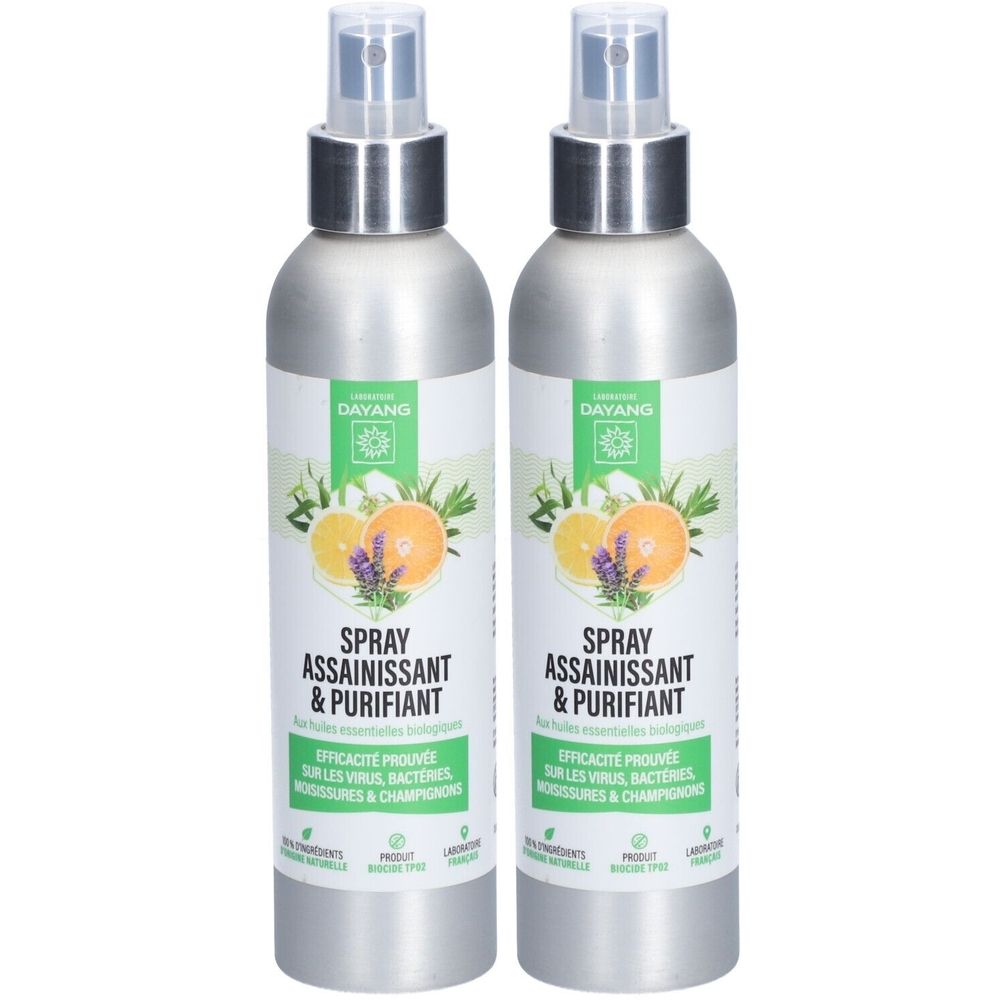 Deux flacons spray. Inscription: Spray assainissant & purifiant. Illustrations de fruits et herbes. Flacons argentés avec vaporisateur.